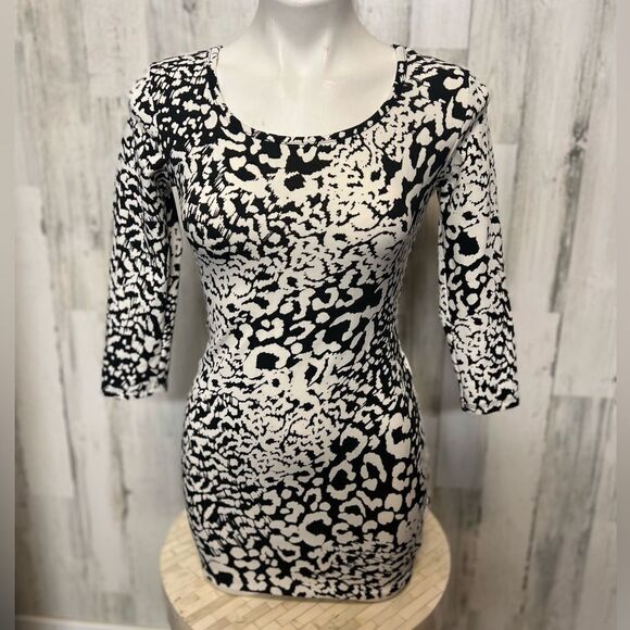 Dresses & Skirts - Dress 